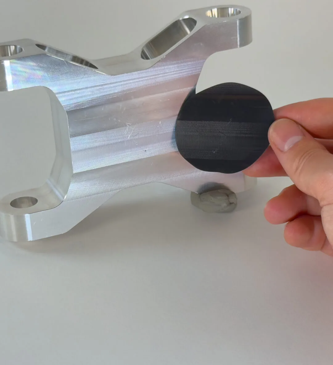 Sistema de inspección óptica y visión midiendo piezas de pequeñas dimensiones