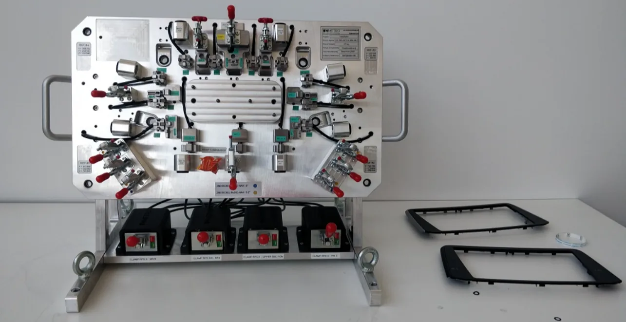 Cubbing S4METRO em alumínio com clamps pneumáticos e comparadores