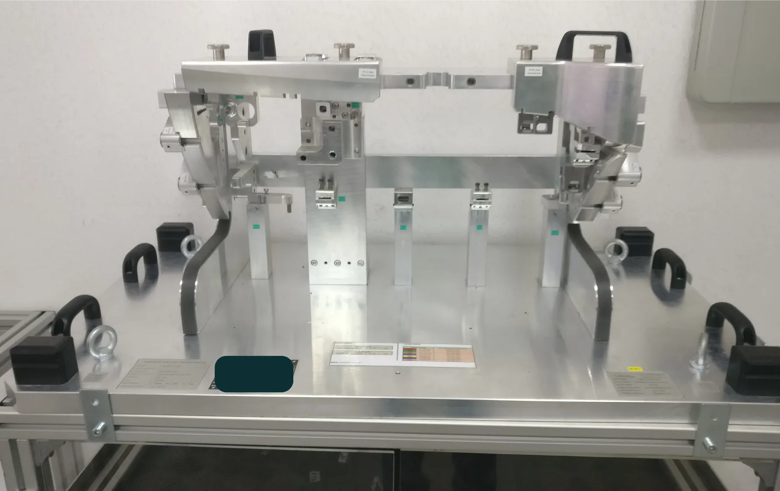 Reference model for validation of interfaces and fixing points