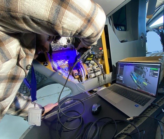 Digitalização 3D de componente aeroespacial com scanner HandySCAN da Creaform