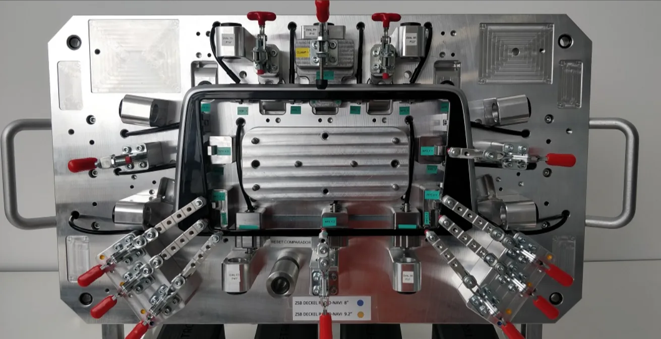Assembly master para painel automóvel com pontos RPS identificados